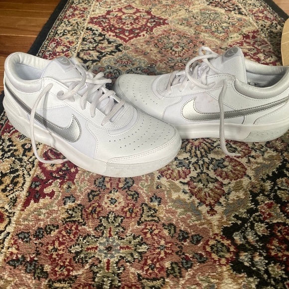 Nike Zoom Court Lite 3 in White and Metallic Silver - Picture 1 of 10
